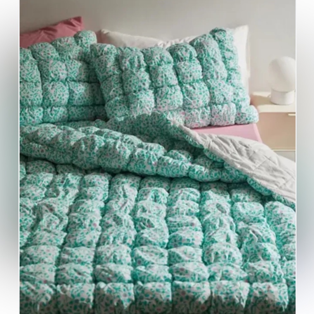 Urban outfitters marshmallow puff comforter